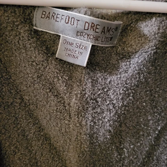 Barefoot dreams cozy cardigan.